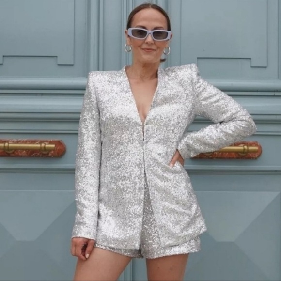 ZARA 2 PIECES SEQUIN BLAZER SILVER AND HIGHT WAISTED SHORTS SIZE XS - Picture 5 of 14